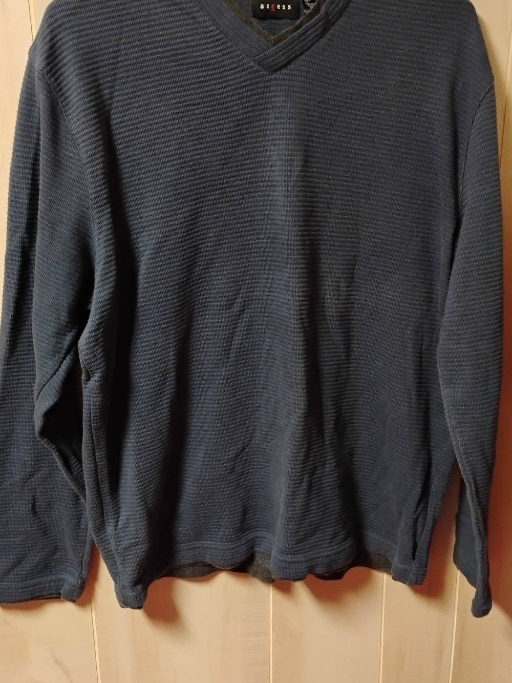 Axcess Men's Long Sleeve V-Neck Navy Blue Ribbed Knit Shirt